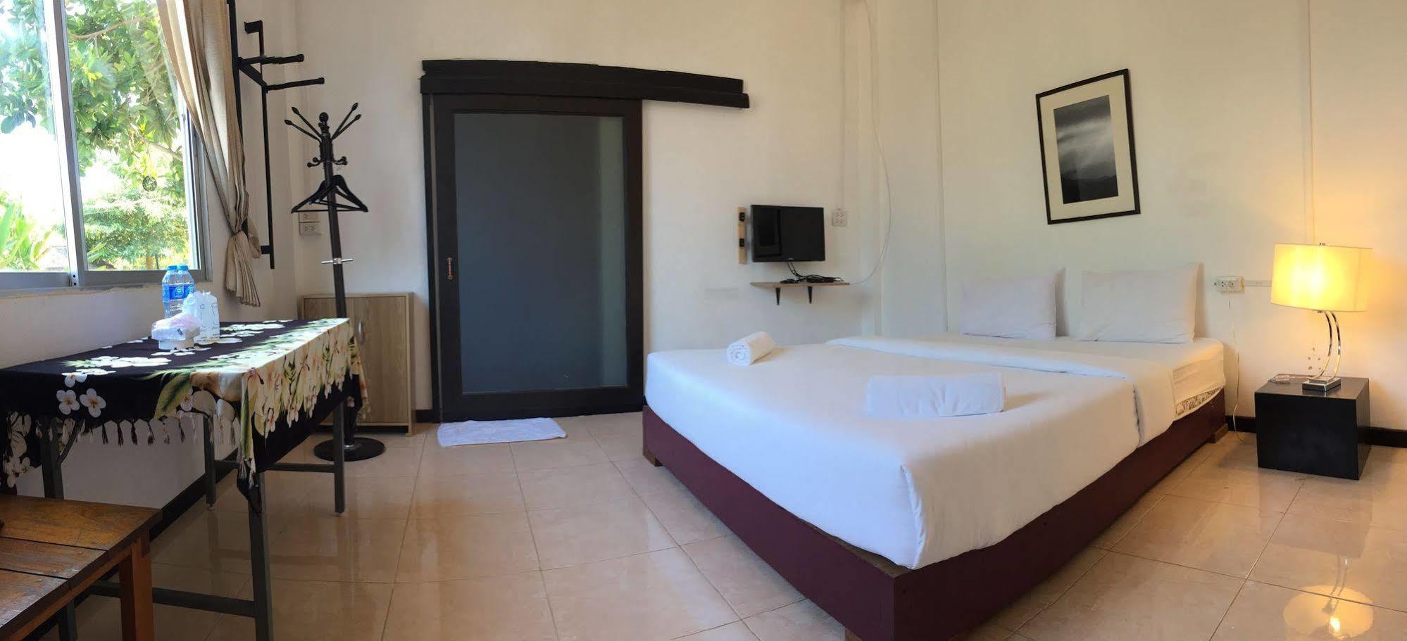 Hotel Natai House Extérieur photo
